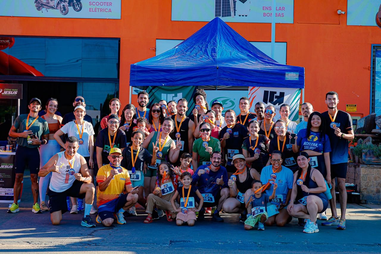 Atletas na corrida Correndo pela Jaqueline